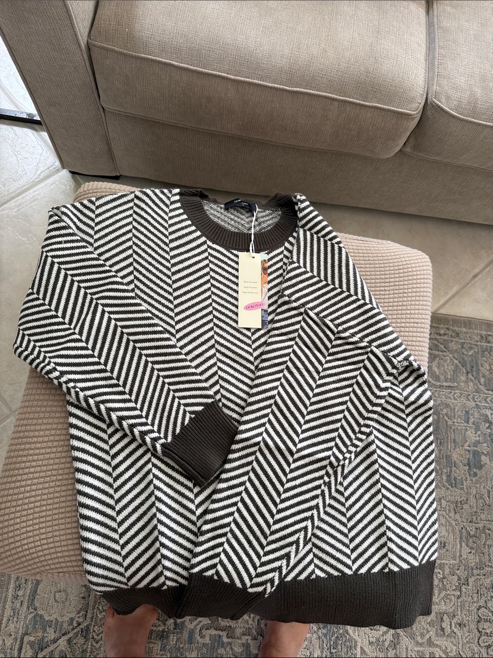 NWT Size M Olive Green and White Chevron Knit Sweater